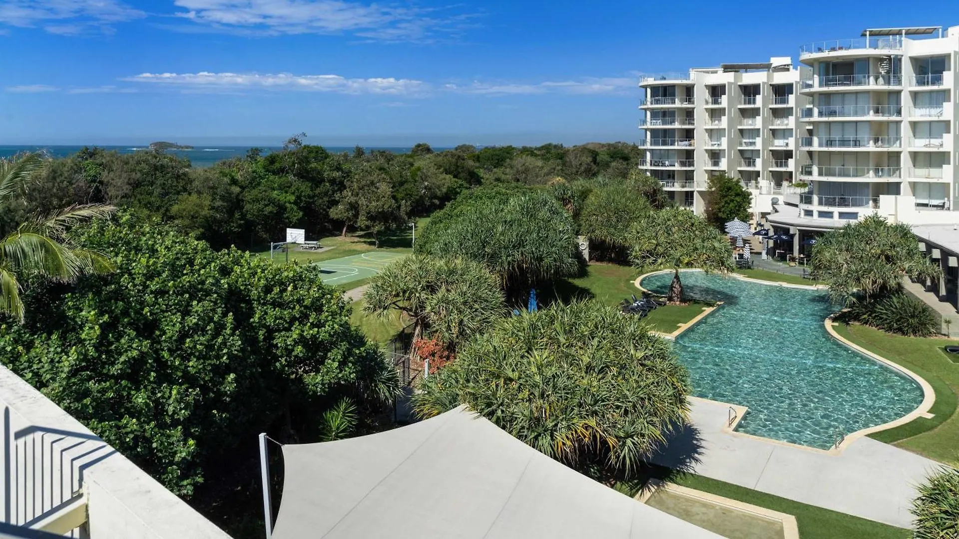 Absolute Beachfront Marcoola - Private Pool - Private Spa Bath - Games Vakantiehuis