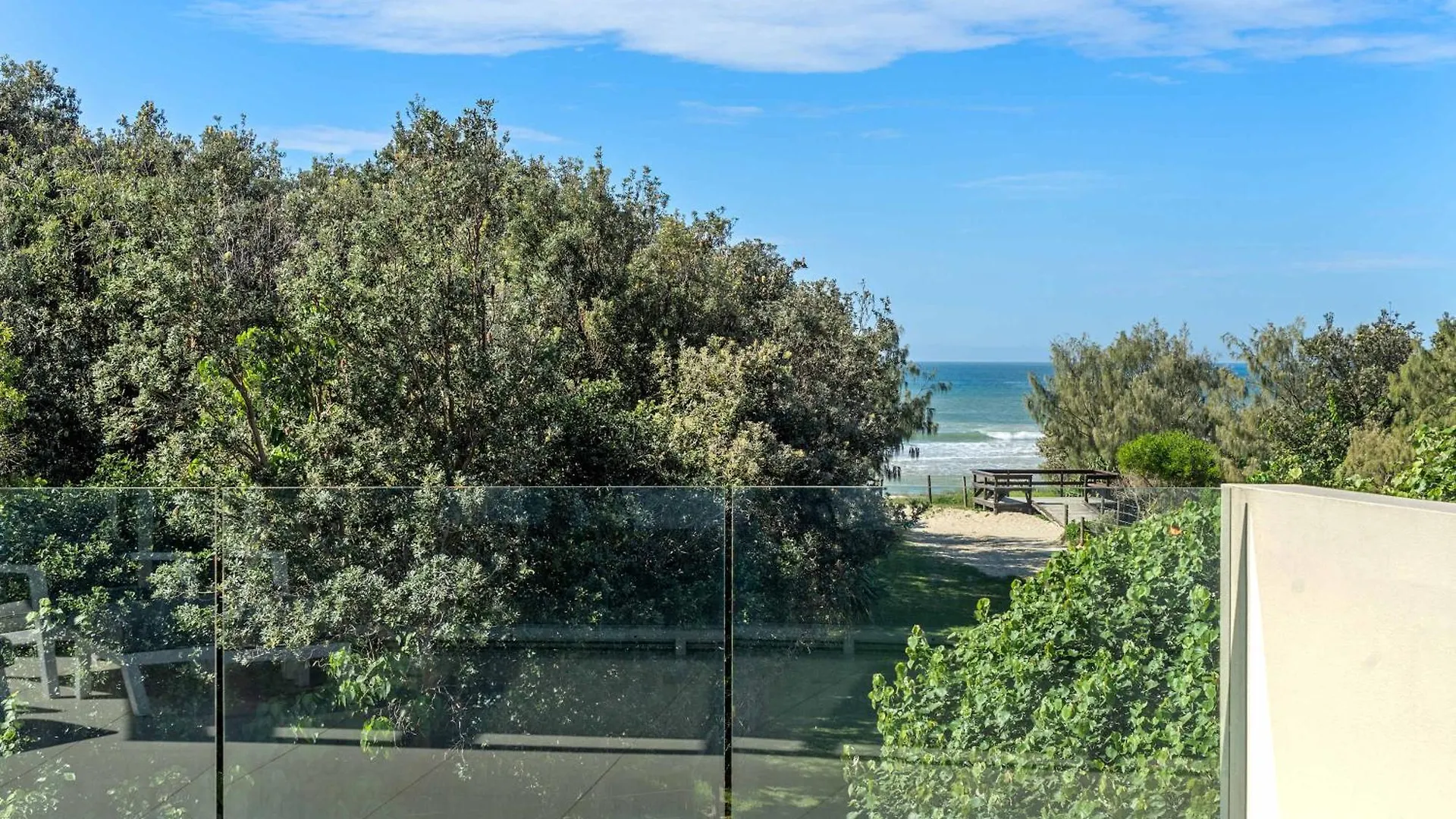 Absolute Beachfront Marcoola - Private Pool - Private Spa Bath - Games