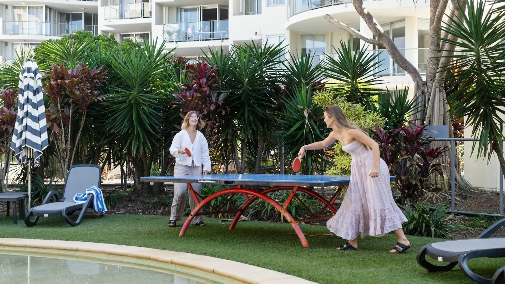 Absolute Beachfront Marcoola - Private Pool - Private Spa Bath - Games Vakantiehuis