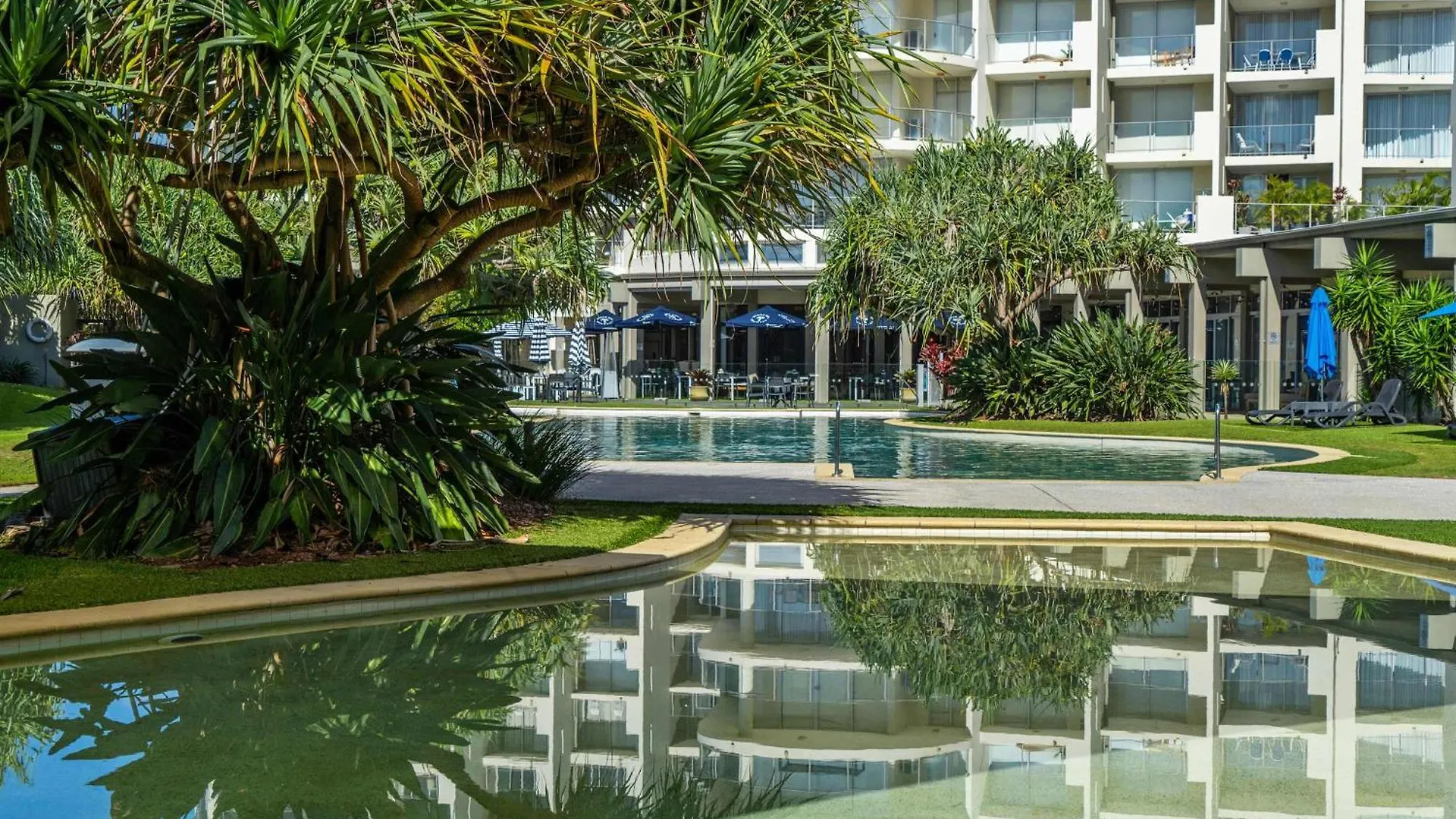 Absolute Beachfront Marcoola - Private Pool - Private Spa Bath - Games Australië